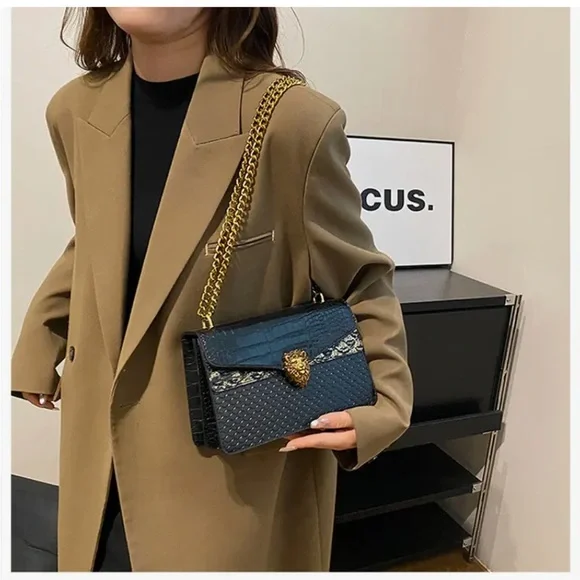 Unbranded Elegant Black Snake-Print Bag w/  Golden Lion Head & Golden Chain-NIP - Picture 6 of 16